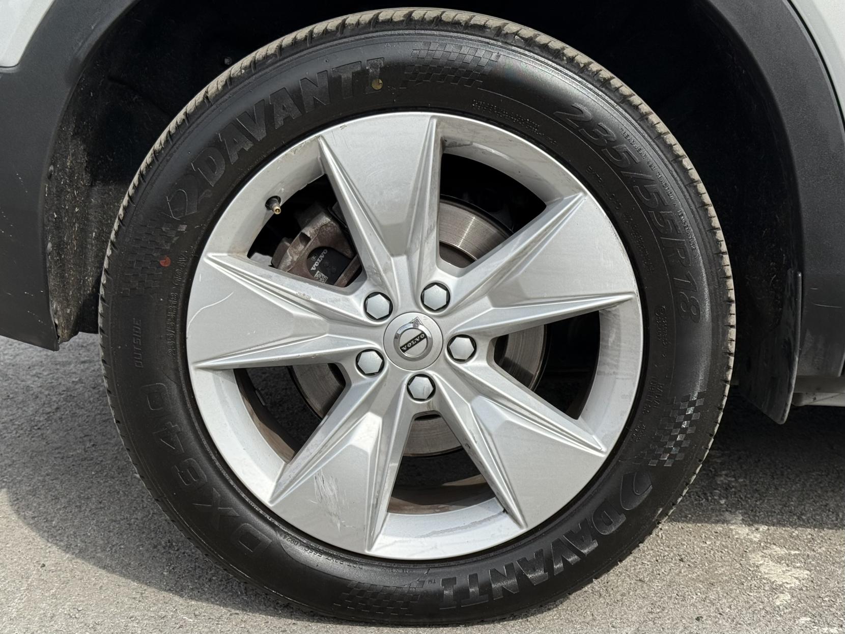 Volvo XC40 2.0 B3 MHEV Core SUV 5dr Petrol Hybrid DCT Auto Euro 6 (s/s) (163 ps)