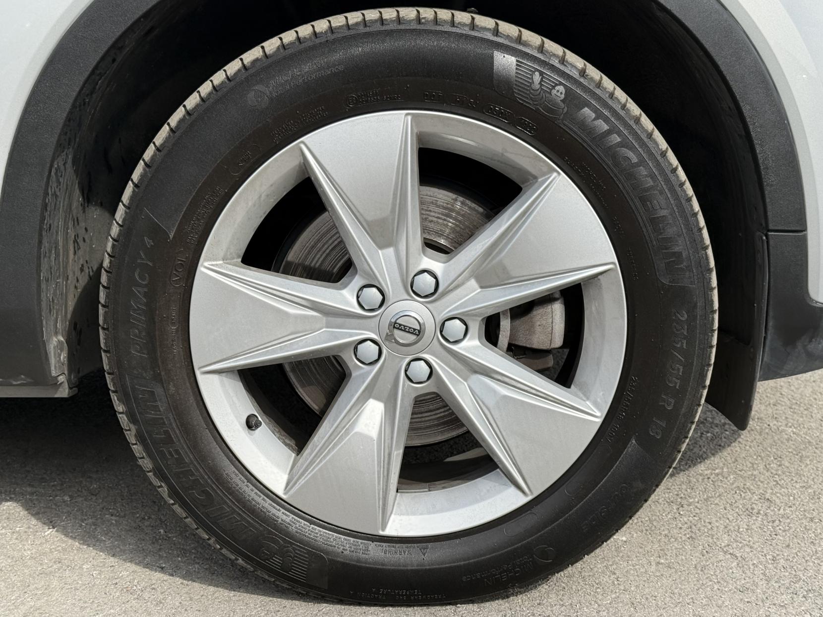 Volvo XC40 2.0 B3 MHEV Core SUV 5dr Petrol Hybrid DCT Auto Euro 6 (s/s) (163 ps)