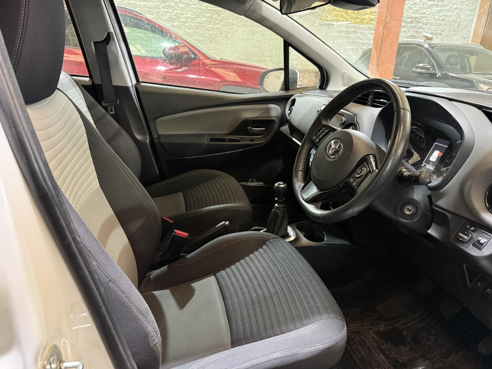 Toyota Yaris 1.5 VVT-i Icon Hatchback 5dr Petrol Manual Euro 6 (111 ps)