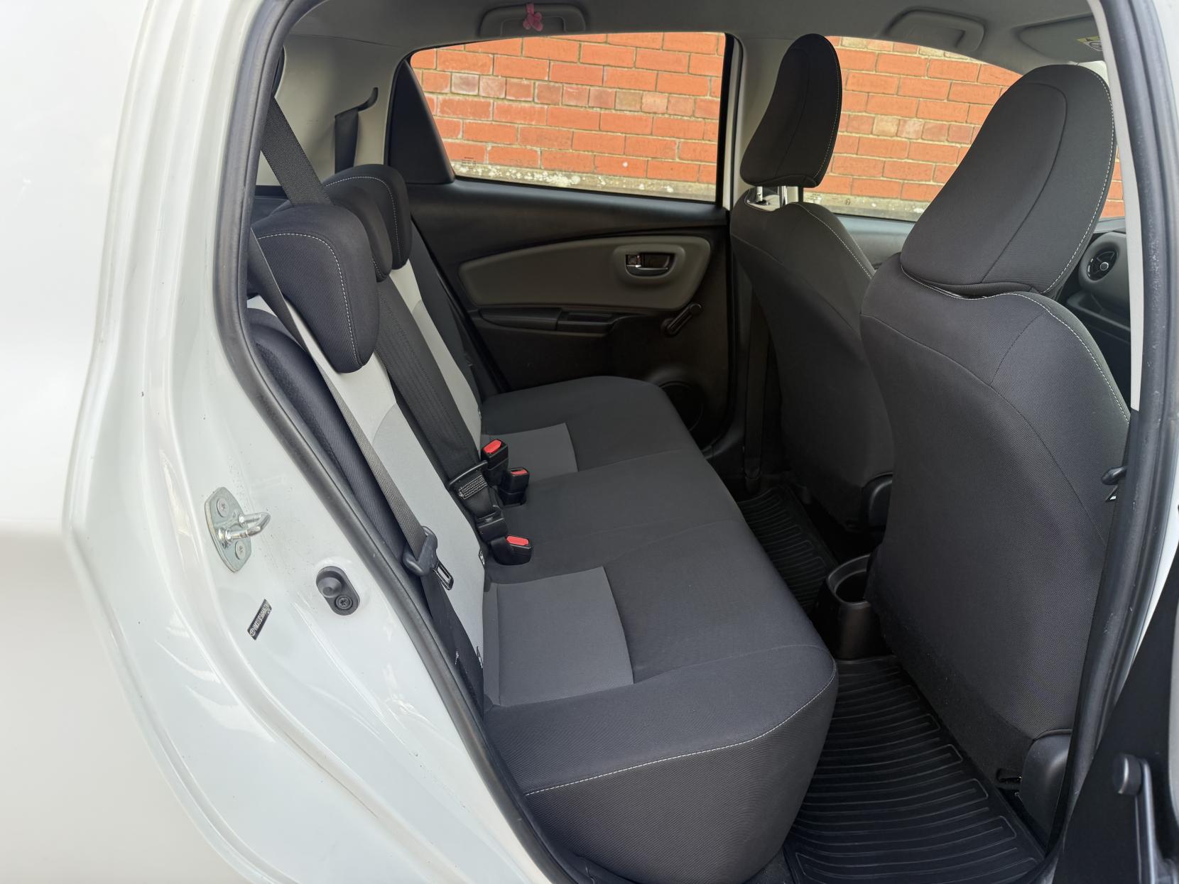 Toyota Yaris 1.5 VVT-i Icon Hatchback 5dr Petrol Manual Euro 6 (111 ps)