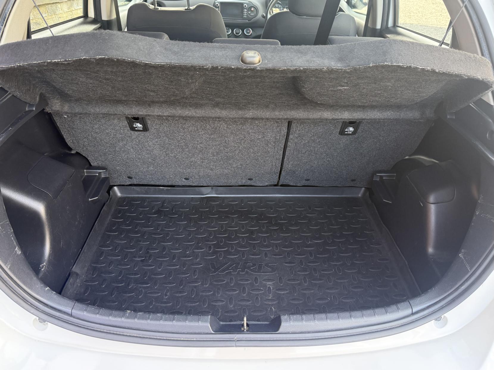 Toyota Yaris 1.5 VVT-i Icon Hatchback 5dr Petrol Manual Euro 6 (111 ps)