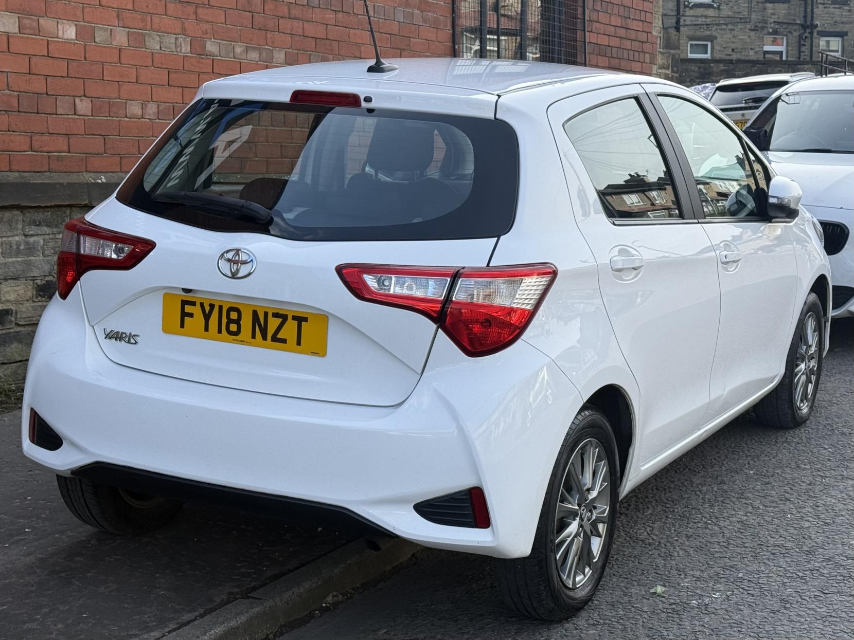 Toyota Yaris 1.5 VVT-i Icon Hatchback 5dr Petrol Manual Euro 6 (111 ps)