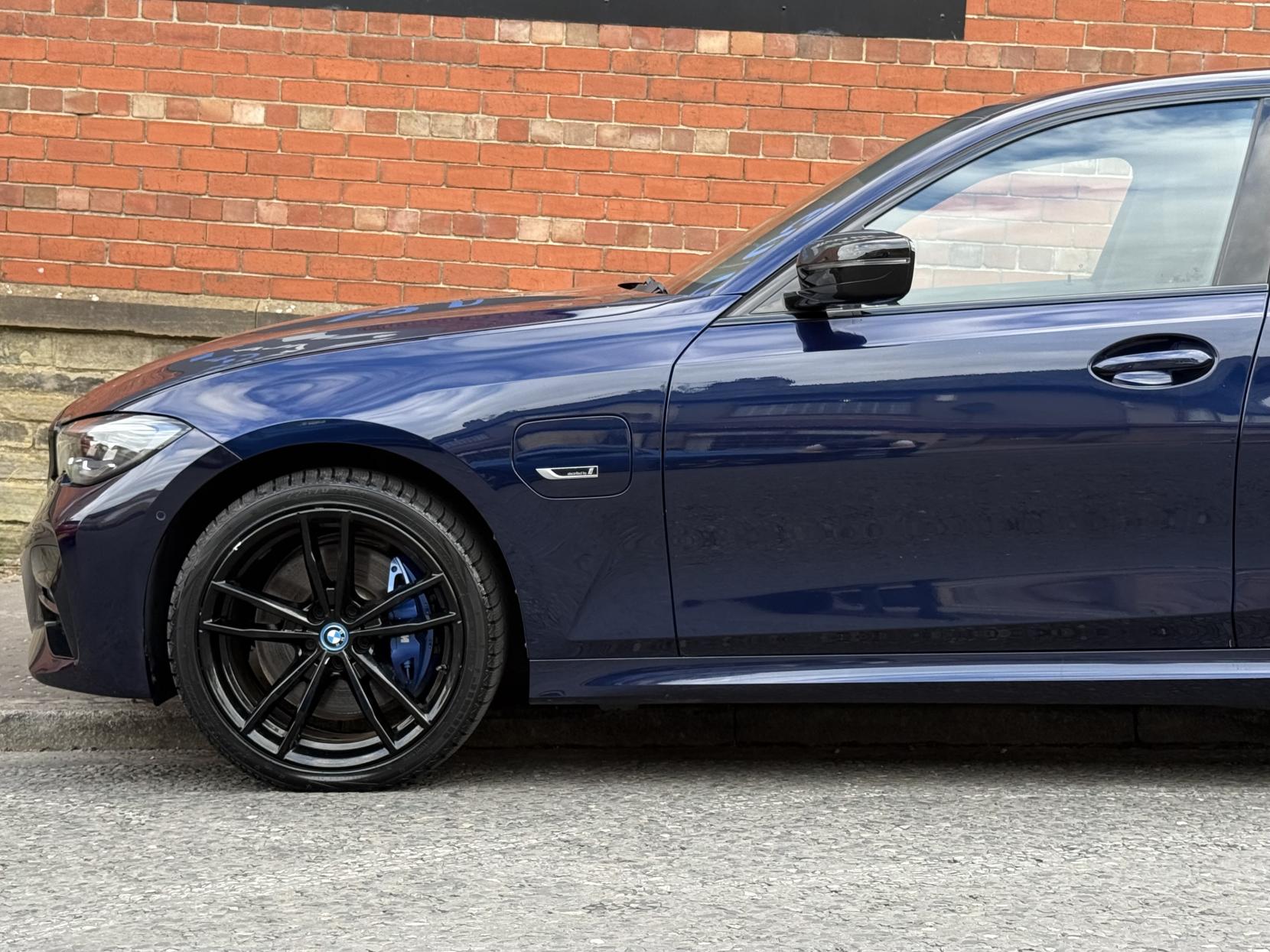BMW 3 Series 2.0 330e 12kWh M Sport Pro Edition Saloon 4dr Petrol Plug-in Hybrid Auto xDrive Euro 6 (s/s) (292 ps)