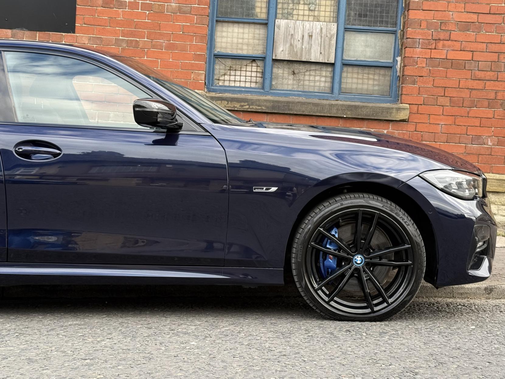 BMW 3 Series 2.0 330e 12kWh M Sport Pro Edition Saloon 4dr Petrol Plug-in Hybrid Auto xDrive Euro 6 (s/s) (292 ps)