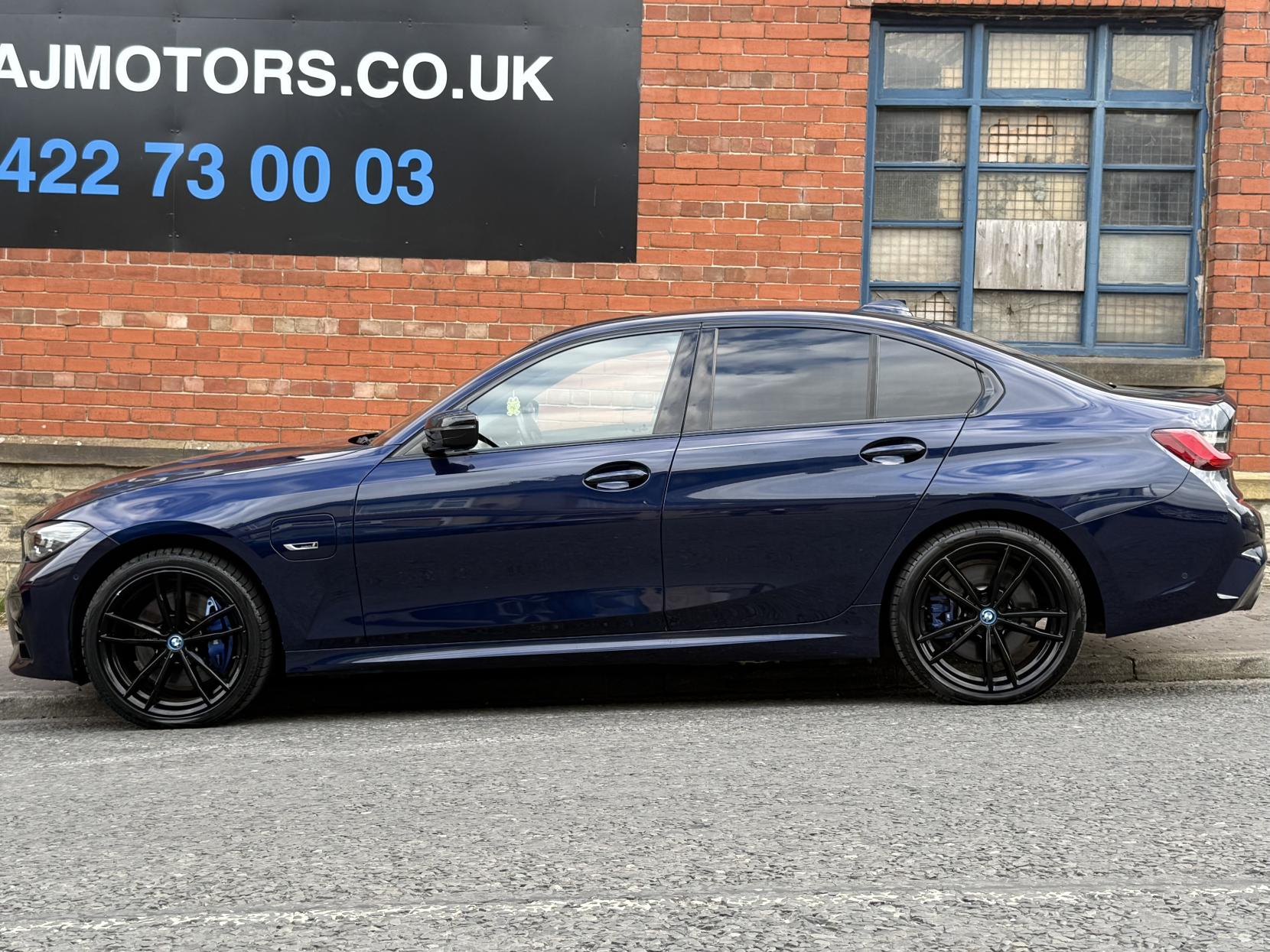 BMW 3 Series 2.0 330e 12kWh M Sport Pro Edition Saloon 4dr Petrol Plug-in Hybrid Auto xDrive Euro 6 (s/s) (292 ps)
