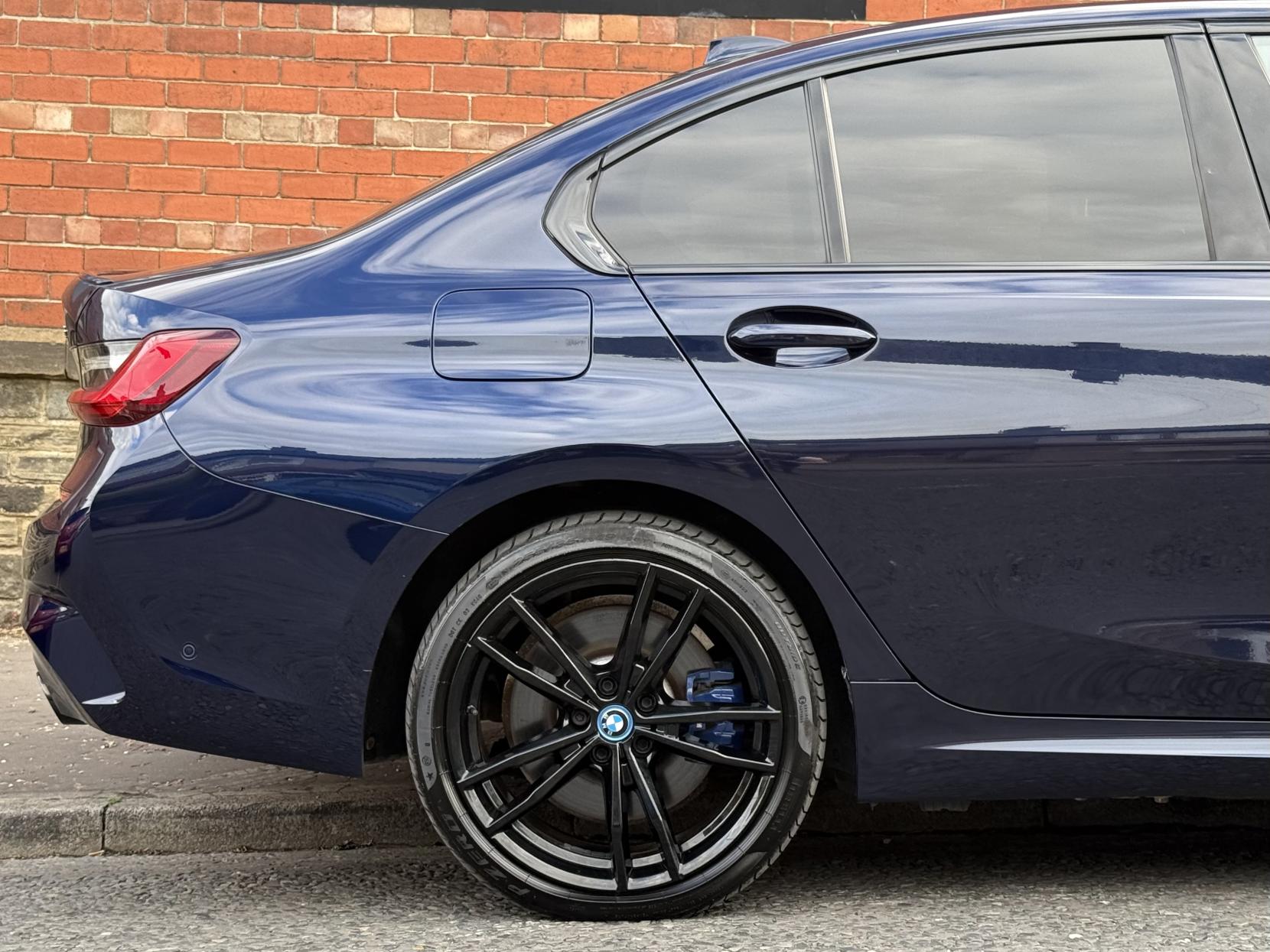 BMW 3 Series 2.0 330e 12kWh M Sport Pro Edition Saloon 4dr Petrol Plug-in Hybrid Auto xDrive Euro 6 (s/s) (292 ps)