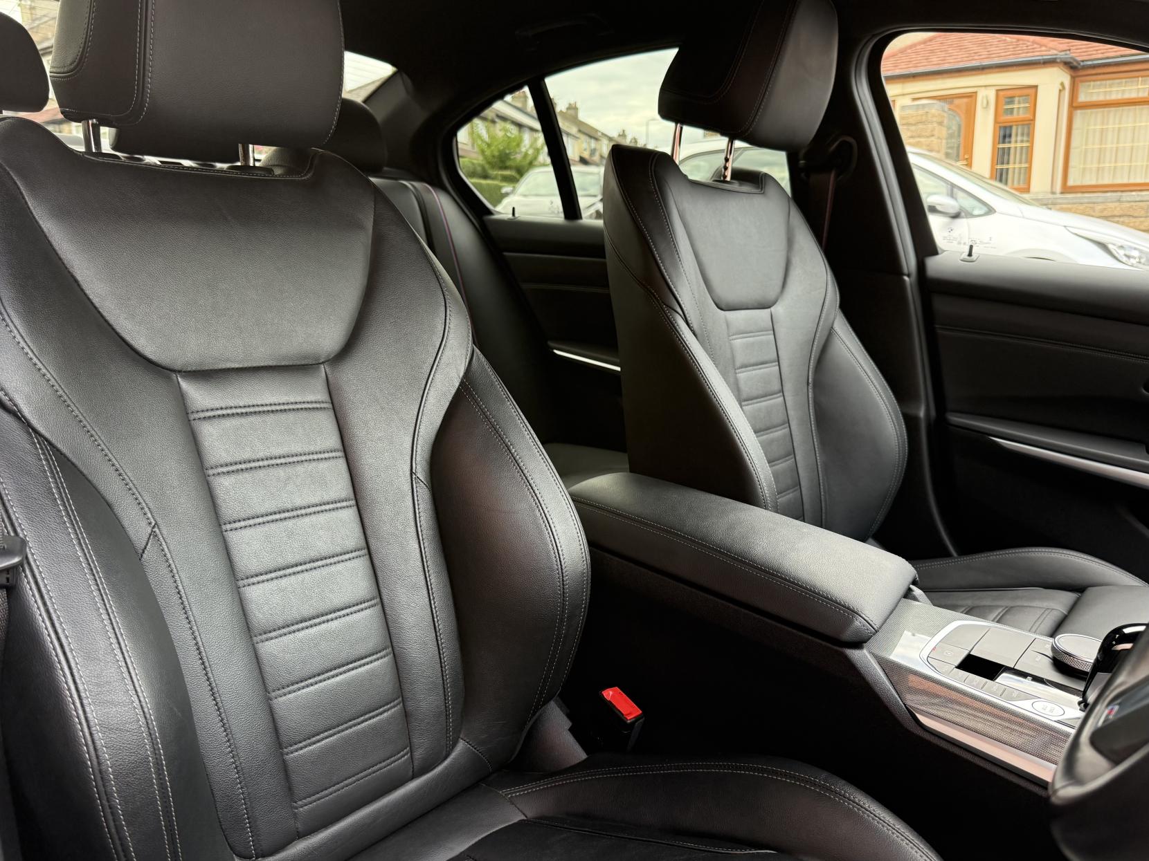 BMW 3 Series 2.0 330e 12kWh M Sport Pro Edition Saloon 4dr Petrol Plug-in Hybrid Auto xDrive Euro 6 (s/s) (292 ps)
