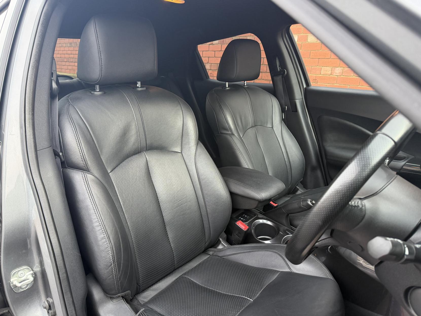 Nissan Juke 1.2 DIG-T Tekna SUV 5dr Petrol Manual Euro 6 (s/s) (115 ps)