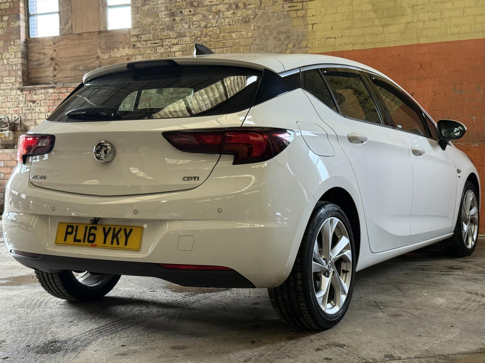 Vauxhall Astra 1.6 CDTi ecoFLEX SRi Nav Hatchback 5dr Diesel Manual Euro 6 (s/s) (110 ps)