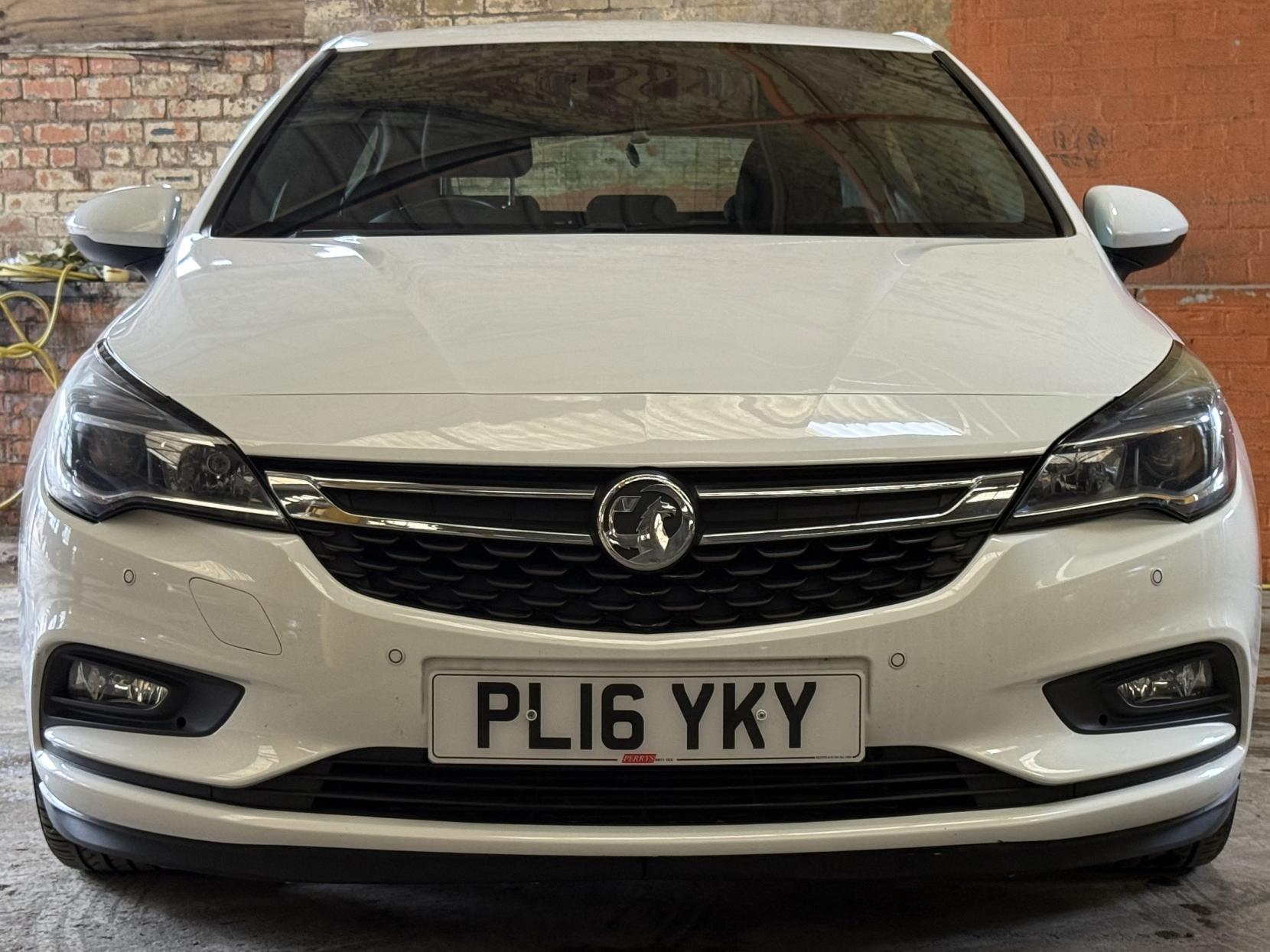 Vauxhall Astra 1.6 CDTi ecoFLEX SRi Nav Hatchback 5dr Diesel Manual Euro 6 (s/s) (110 ps)