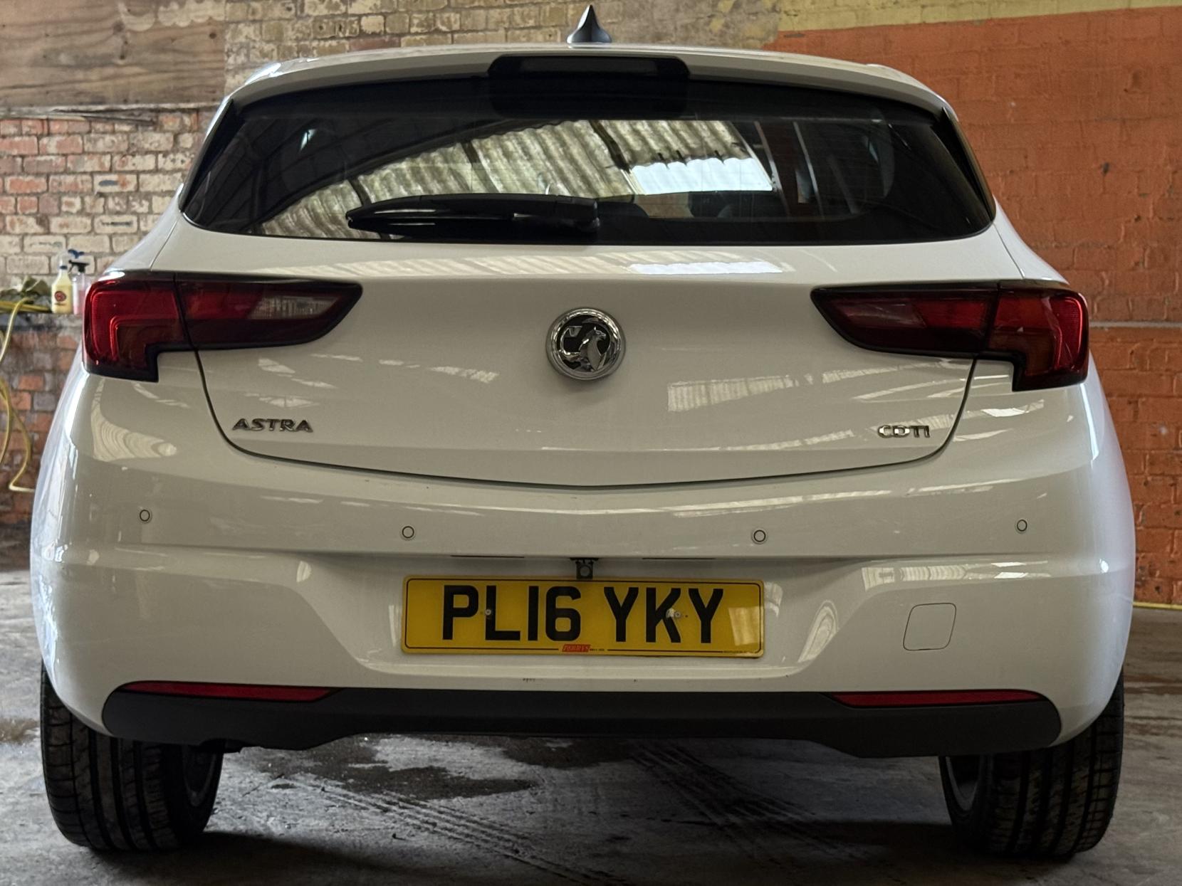 Vauxhall Astra 1.6 CDTi ecoFLEX SRi Nav Hatchback 5dr Diesel Manual Euro 6 (s/s) (110 ps)