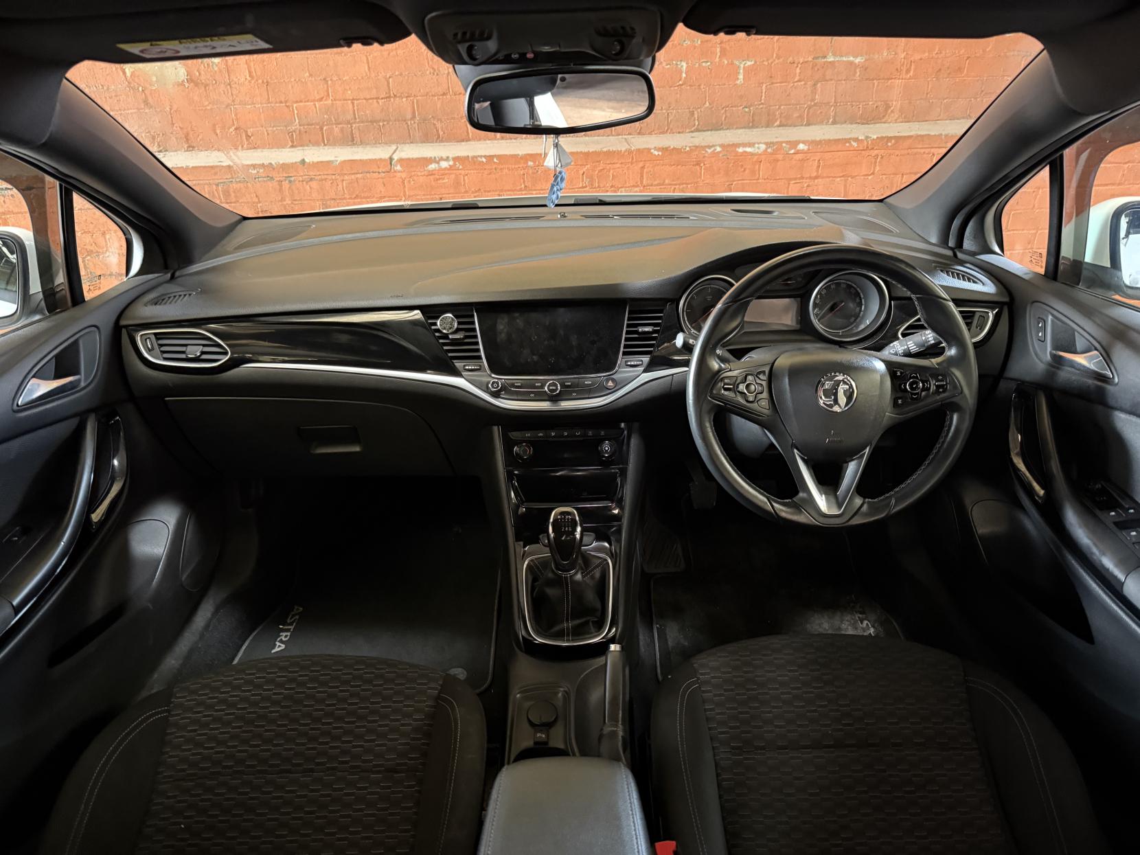 Vauxhall Astra 1.6 CDTi ecoFLEX SRi Nav Hatchback 5dr Diesel Manual Euro 6 (s/s) (110 ps)