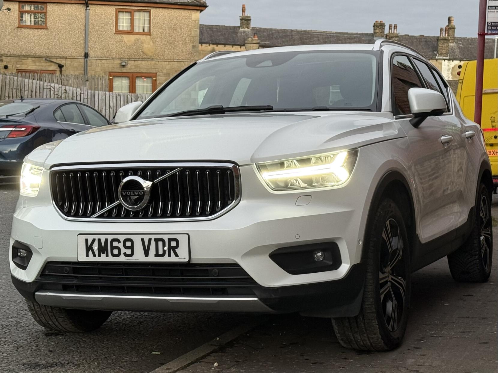 Volvo XC40 2.0 D4 Inscription Pro SUV 5dr Diesel Auto AWD Euro 6 (s/s) (190 ps)