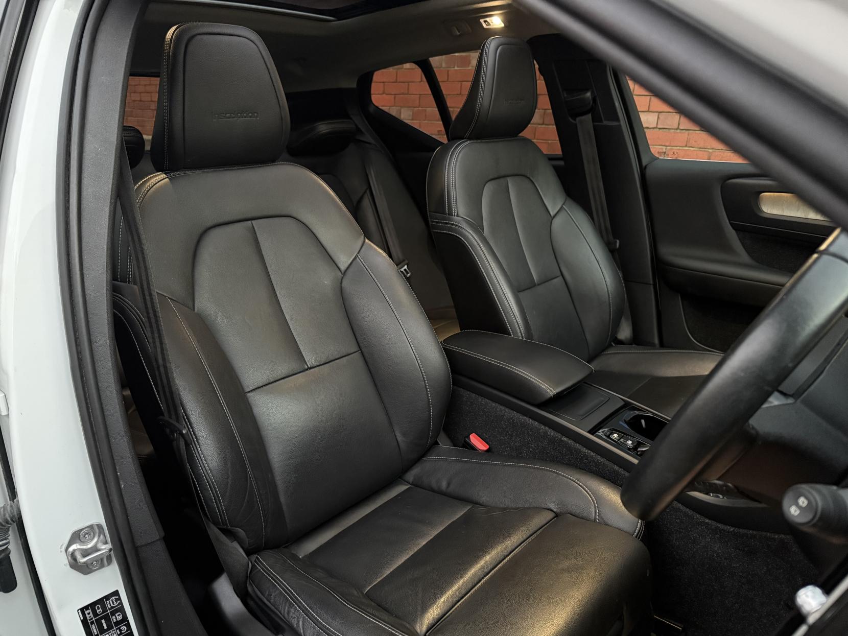 Volvo XC40 2.0 D4 Inscription Pro SUV 5dr Diesel Auto AWD Euro 6 (s/s) (190 ps)