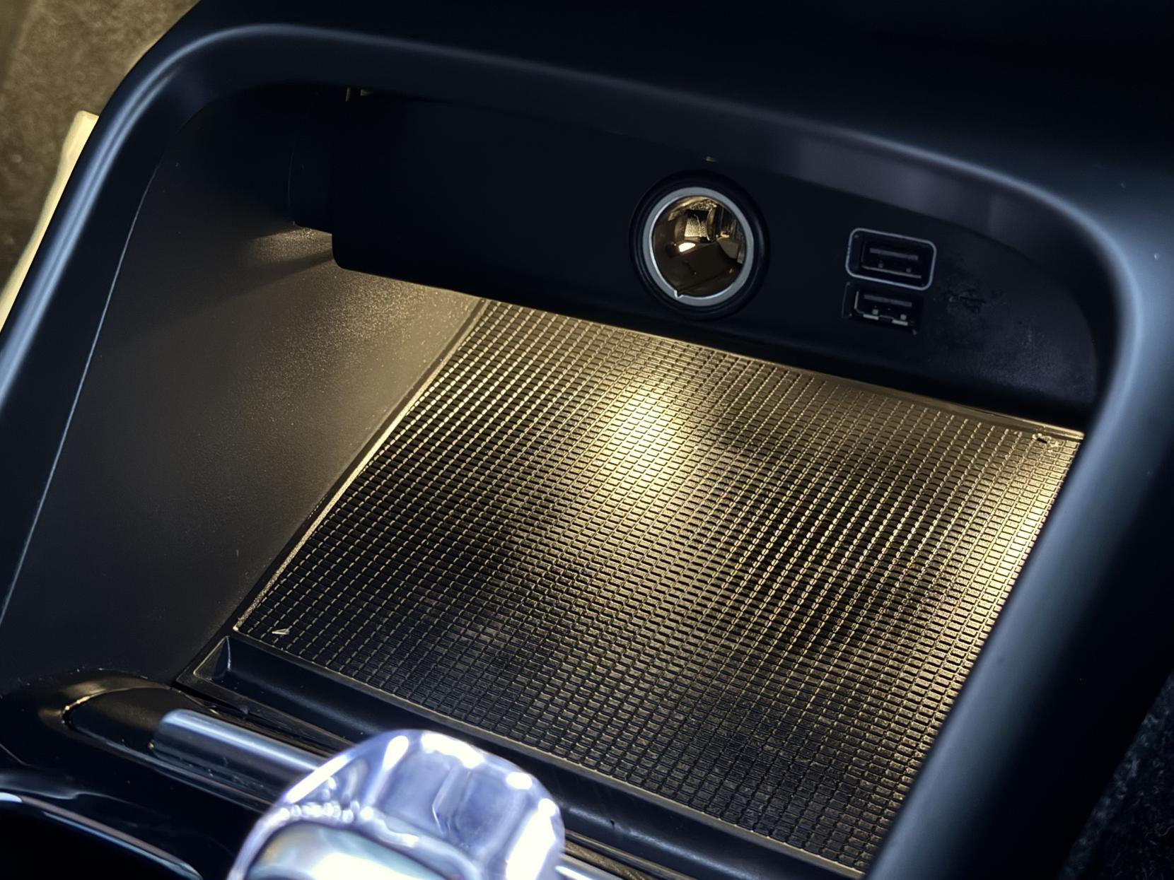 Volvo XC40 2.0 D4 Inscription Pro SUV 5dr Diesel Auto AWD Euro 6 (s/s) (190 ps)