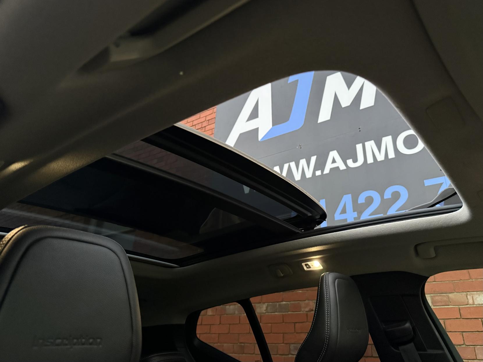 Volvo XC40 2.0 D4 Inscription Pro SUV 5dr Diesel Auto AWD Euro 6 (s/s) (190 ps)