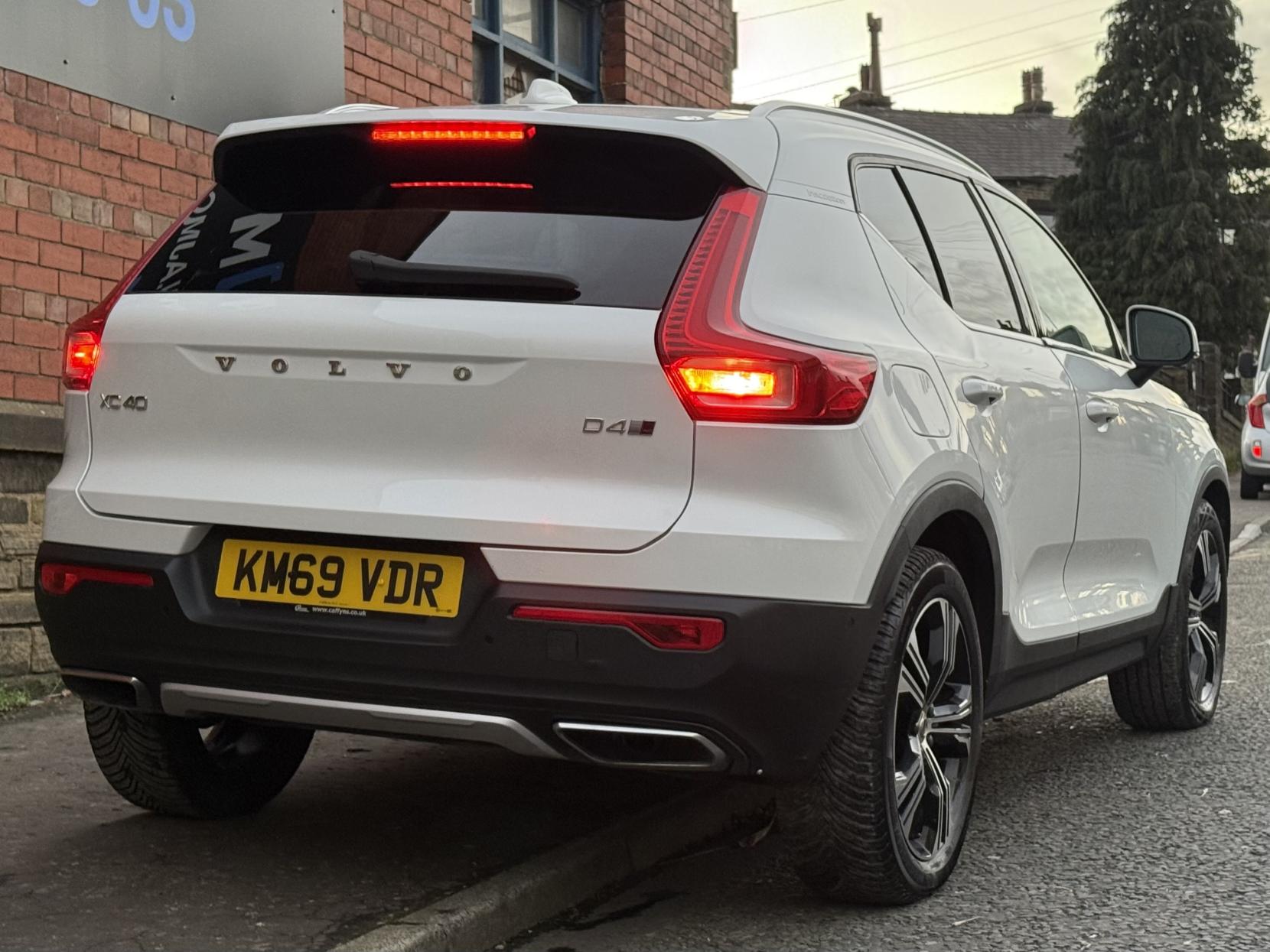 Volvo XC40 2.0 D4 Inscription Pro SUV 5dr Diesel Auto AWD Euro 6 (s/s) (190 ps)