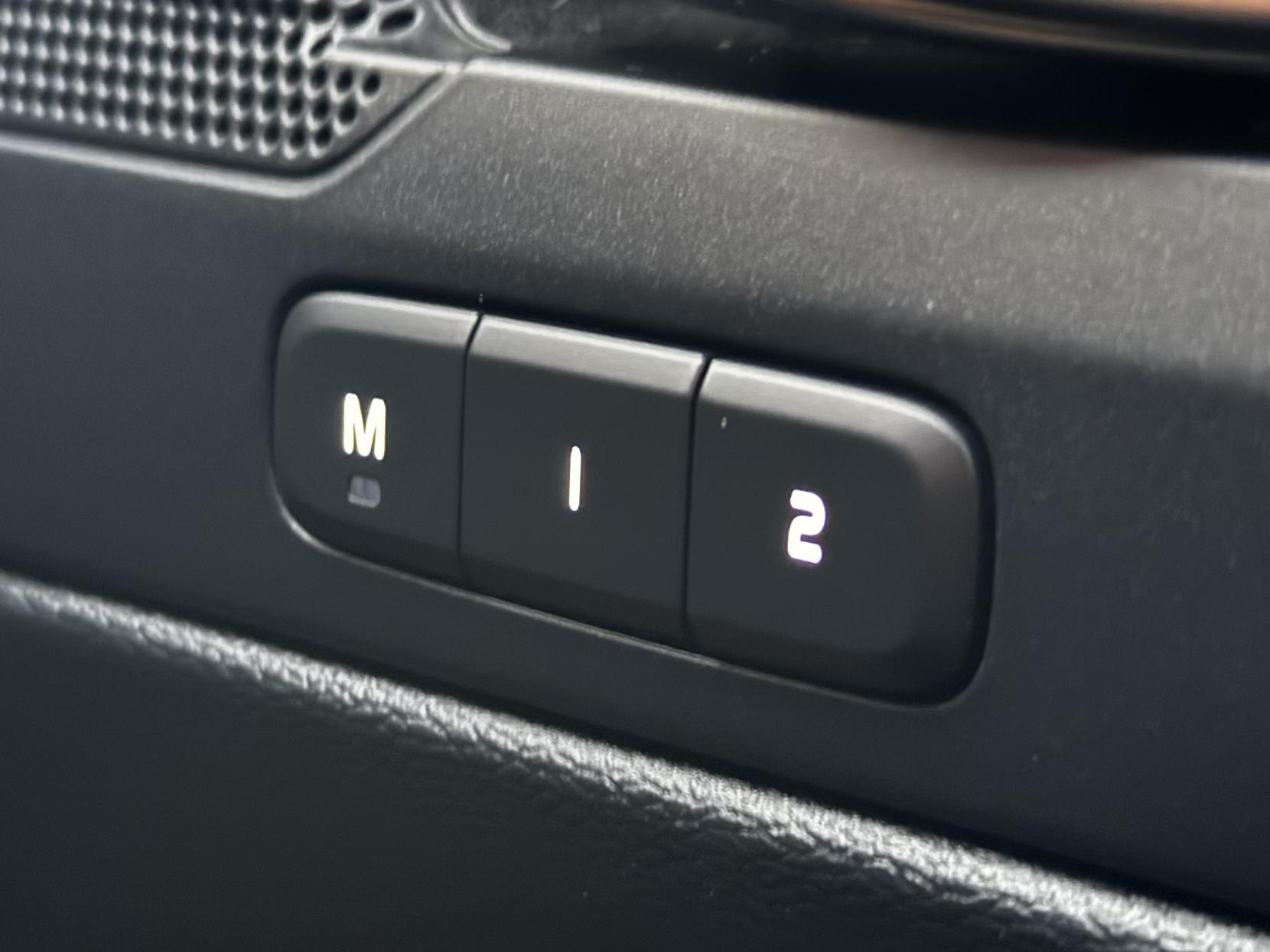 Volvo XC40 2.0 D4 Inscription Pro SUV 5dr Diesel Auto AWD Euro 6 (s/s) (190 ps)