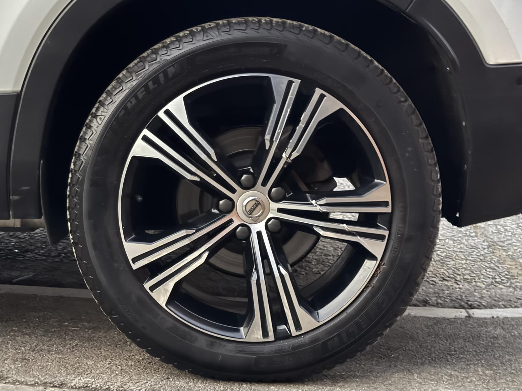 Volvo XC40 2.0 D4 Inscription Pro SUV 5dr Diesel Auto AWD Euro 6 (s/s) (190 ps)