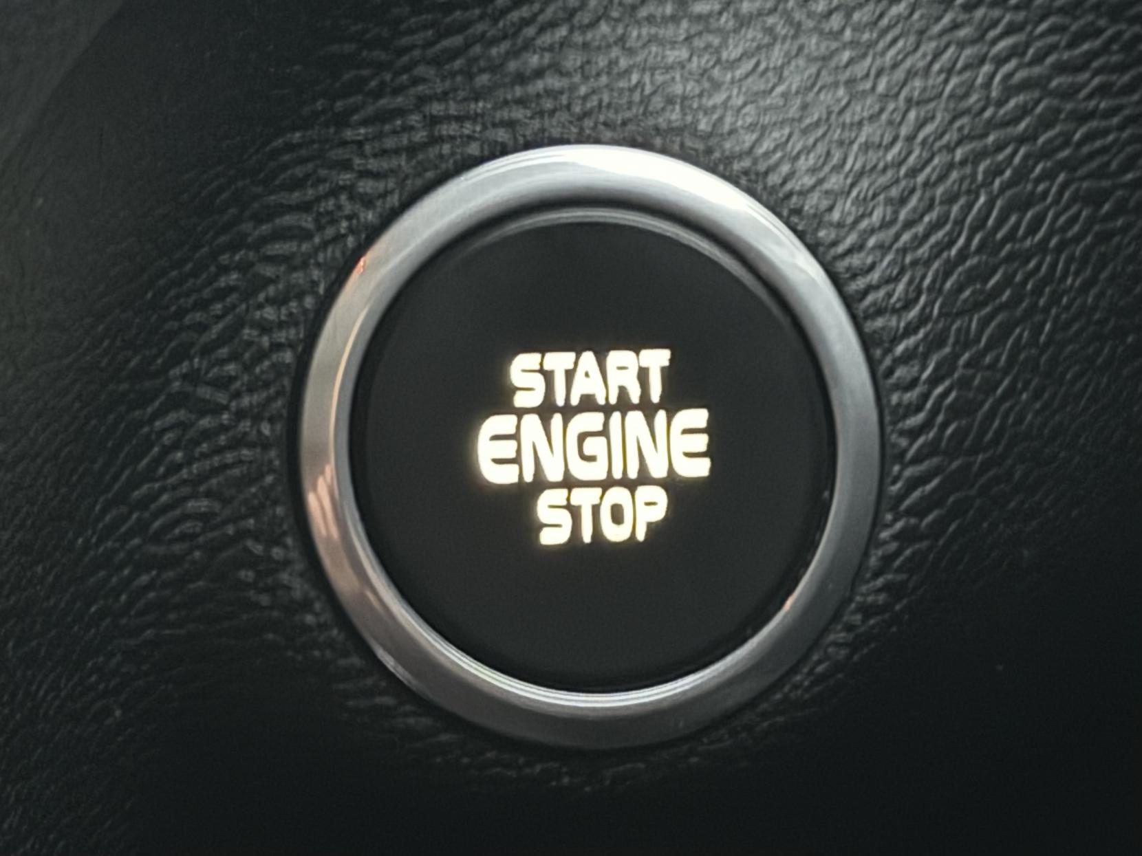 Volvo XC40 2.0 D4 Inscription Pro SUV 5dr Diesel Auto AWD Euro 6 (s/s) (190 ps)