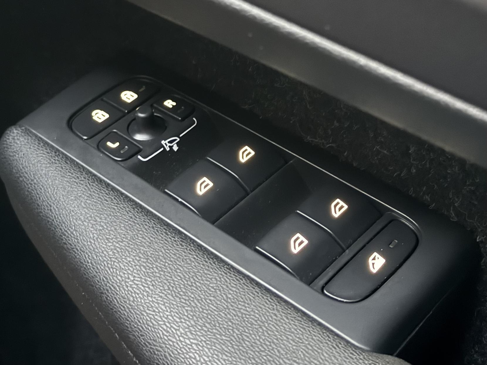 Volvo XC40 2.0 D4 Inscription Pro SUV 5dr Diesel Auto AWD Euro 6 (s/s) (190 ps)