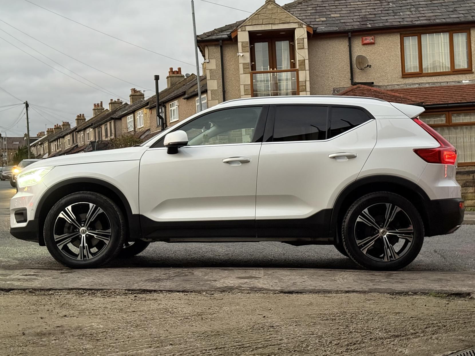 Volvo XC40 2.0 D4 Inscription Pro SUV 5dr Diesel Auto AWD Euro 6 (s/s) (190 ps)