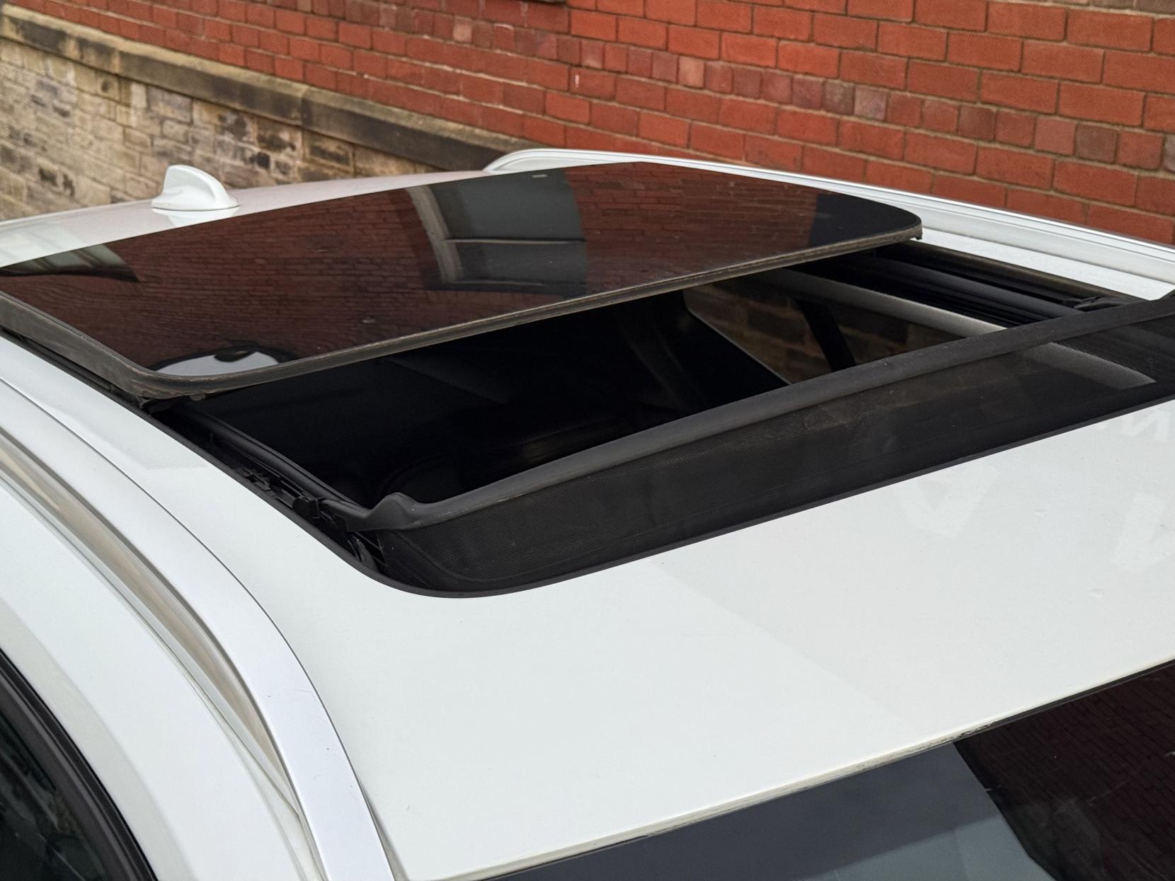 Volvo XC40 2.0 D4 Inscription Pro SUV 5dr Diesel Auto AWD Euro 6 (s/s) (190 ps)