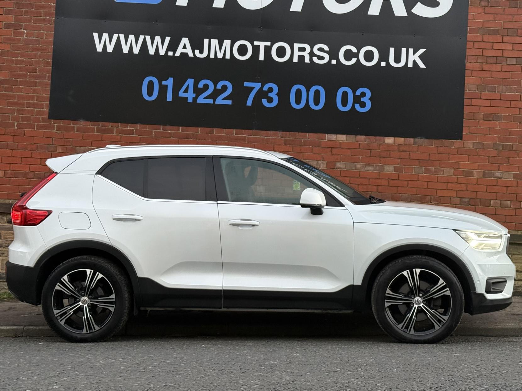 Volvo XC40 2.0 D4 Inscription Pro SUV 5dr Diesel Auto AWD Euro 6 (s/s) (190 ps)