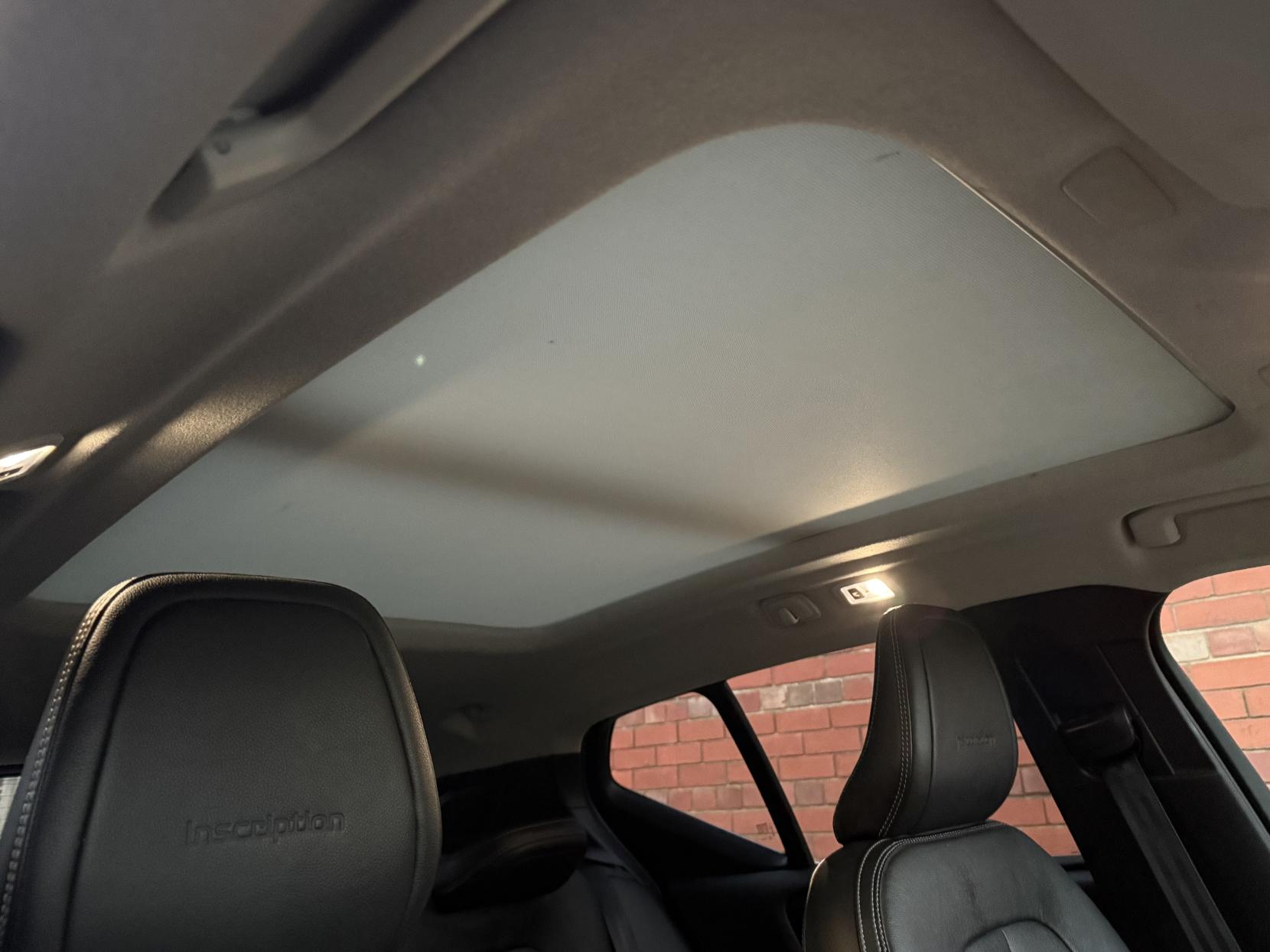 Volvo XC40 2.0 D4 Inscription Pro SUV 5dr Diesel Auto AWD Euro 6 (s/s) (190 ps)