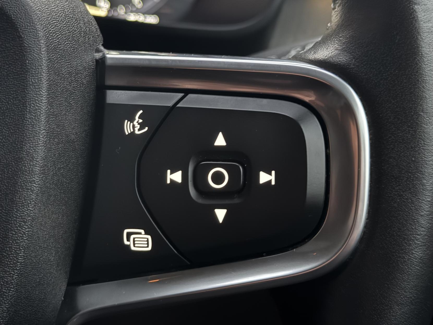 Volvo XC40 2.0 D4 Inscription Pro SUV 5dr Diesel Auto AWD Euro 6 (s/s) (190 ps)