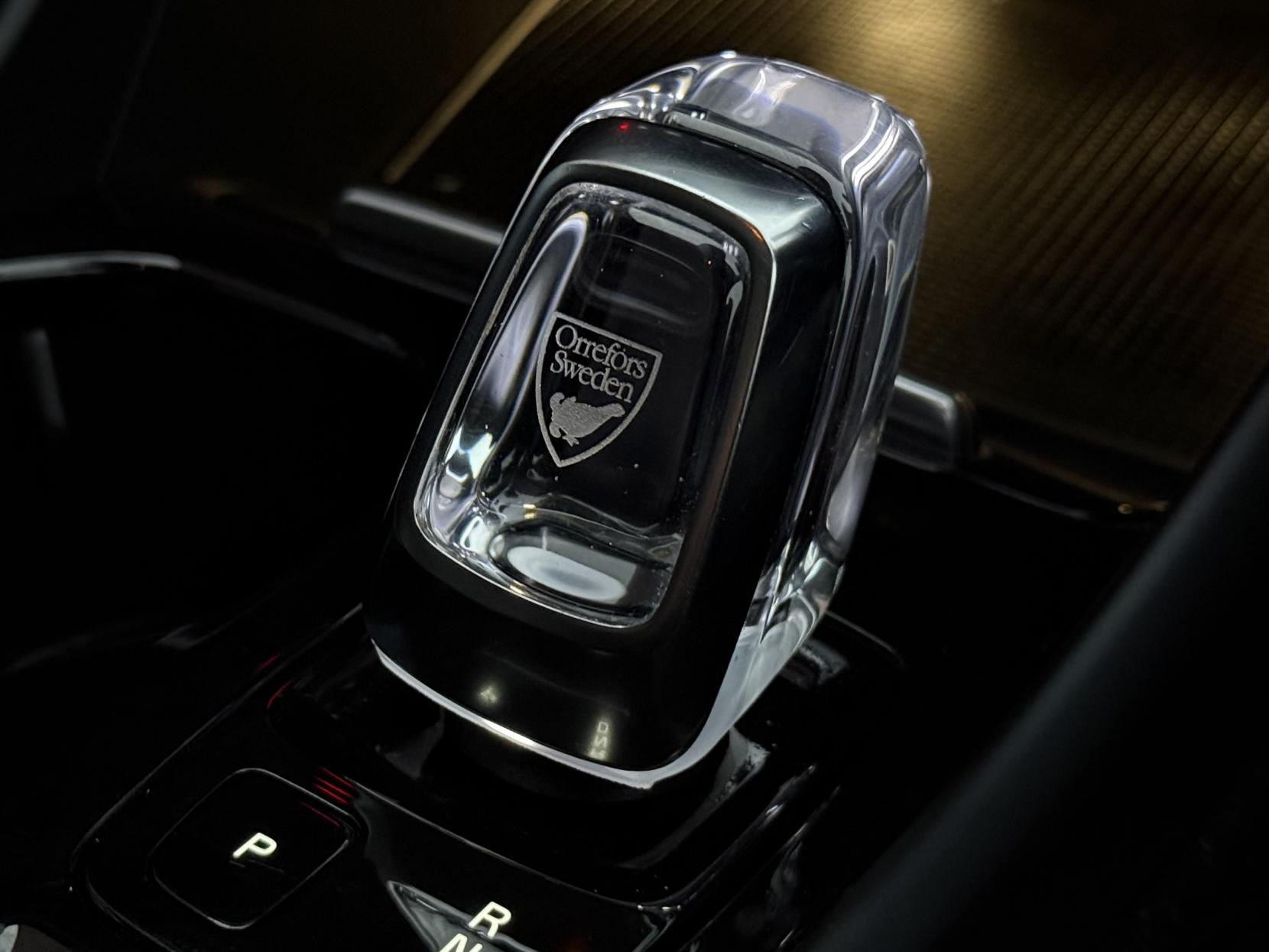 Volvo XC40 2.0 D4 Inscription Pro SUV 5dr Diesel Auto AWD Euro 6 (s/s) (190 ps)