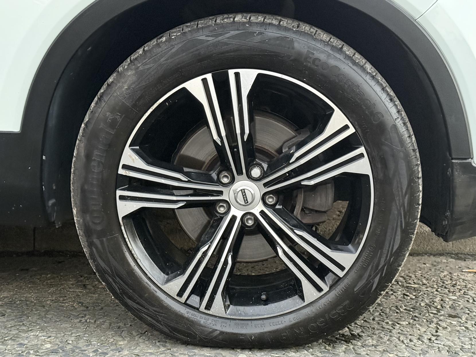 Volvo XC40 2.0 D4 Inscription Pro SUV 5dr Diesel Auto AWD Euro 6 (s/s) (190 ps)