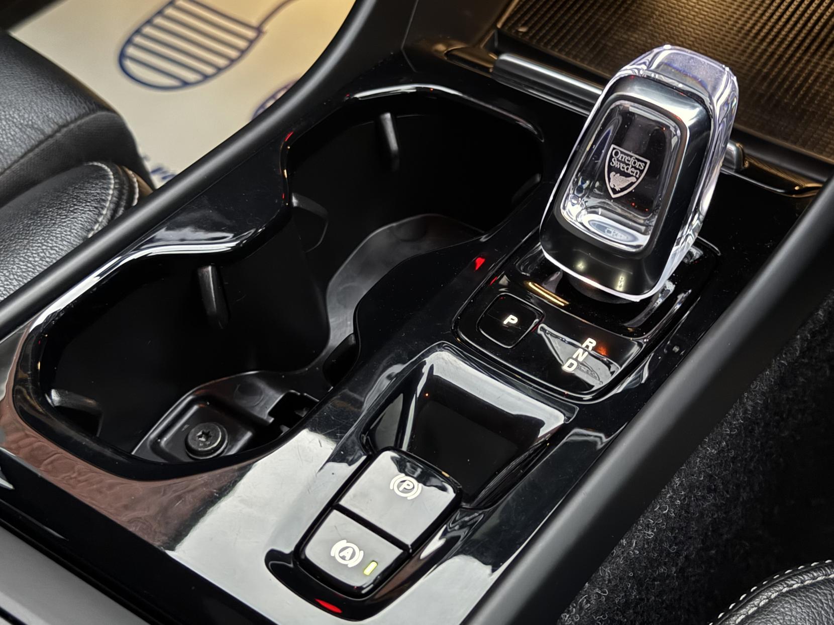 Volvo XC40 2.0 D4 Inscription Pro SUV 5dr Diesel Auto AWD Euro 6 (s/s) (190 ps)