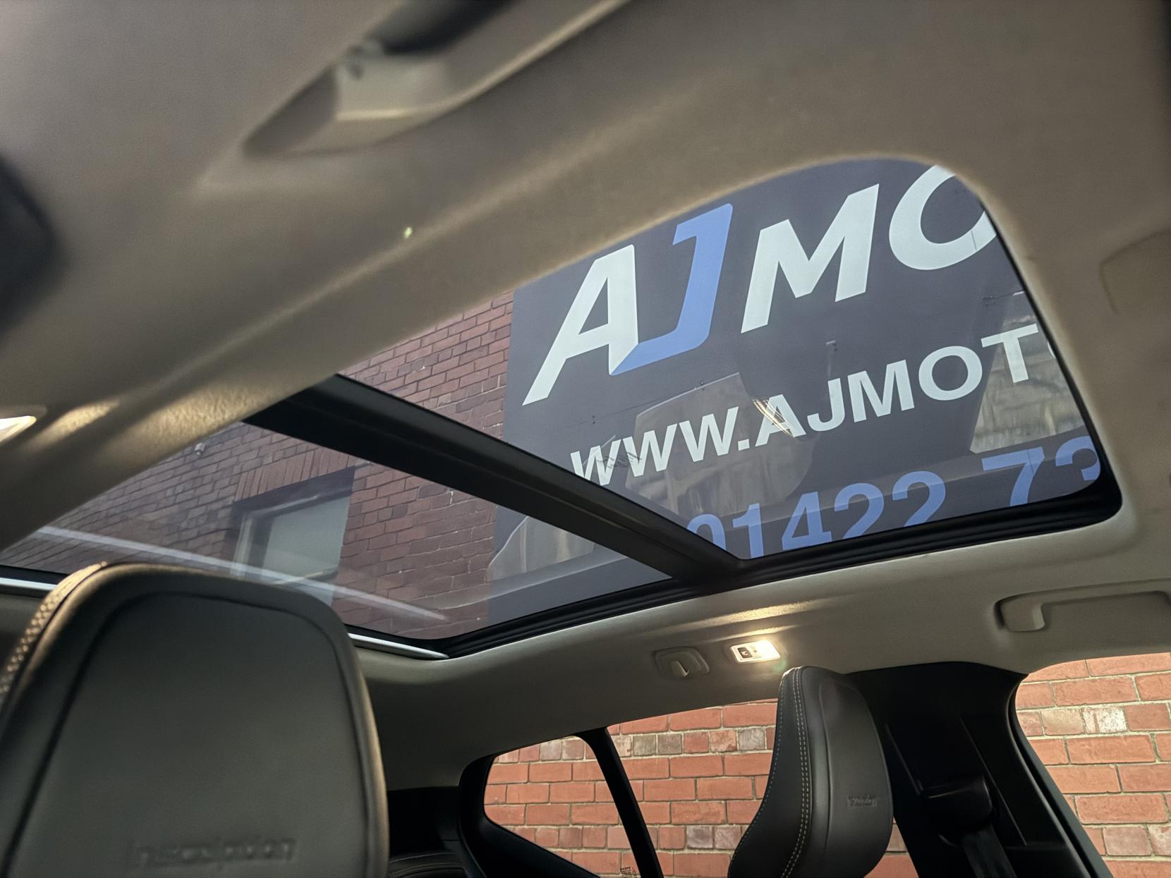 Volvo XC40 2.0 D4 Inscription Pro SUV 5dr Diesel Auto AWD Euro 6 (s/s) (190 ps)