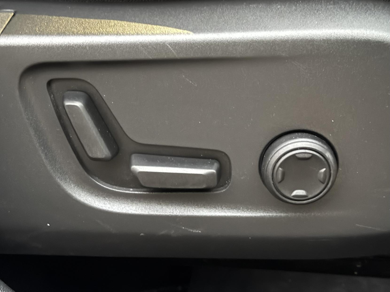 Volvo XC40 2.0 D4 Inscription Pro SUV 5dr Diesel Auto AWD Euro 6 (s/s) (190 ps)