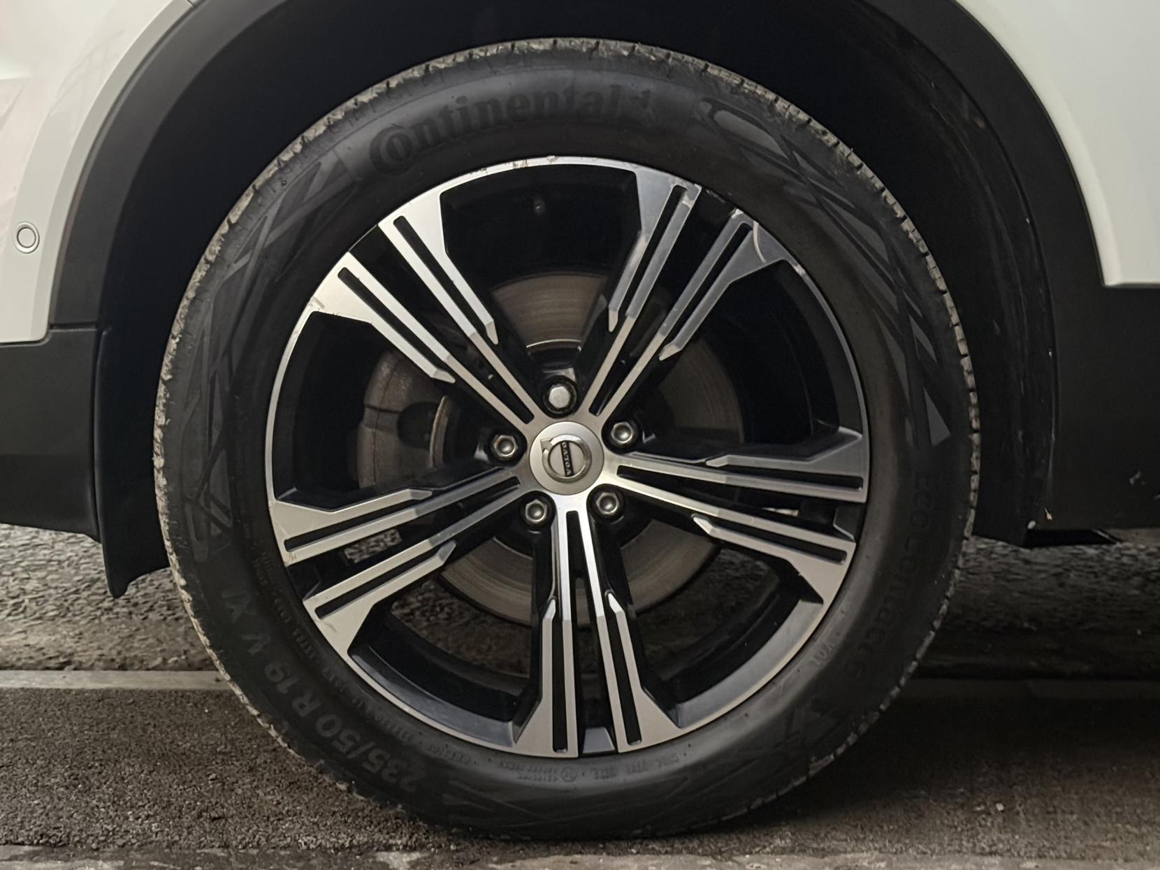 Volvo XC40 2.0 D4 Inscription Pro SUV 5dr Diesel Auto AWD Euro 6 (s/s) (190 ps)