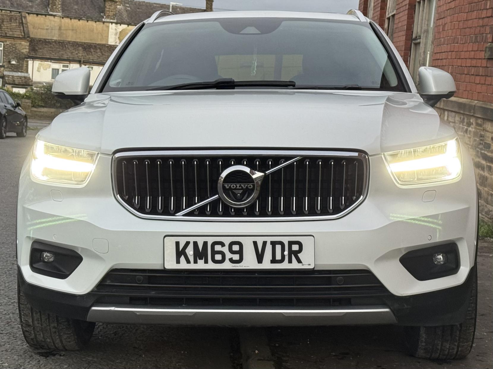 Volvo XC40 2.0 D4 Inscription Pro SUV 5dr Diesel Auto AWD Euro 6 (s/s) (190 ps)