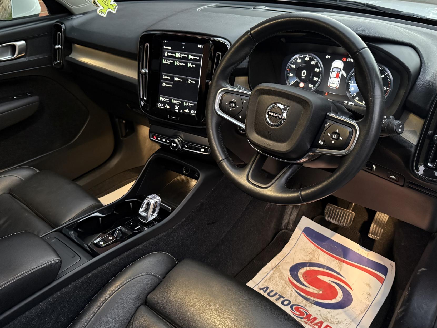 Volvo XC40 2.0 D4 Inscription Pro SUV 5dr Diesel Auto AWD Euro 6 (s/s) (190 ps)