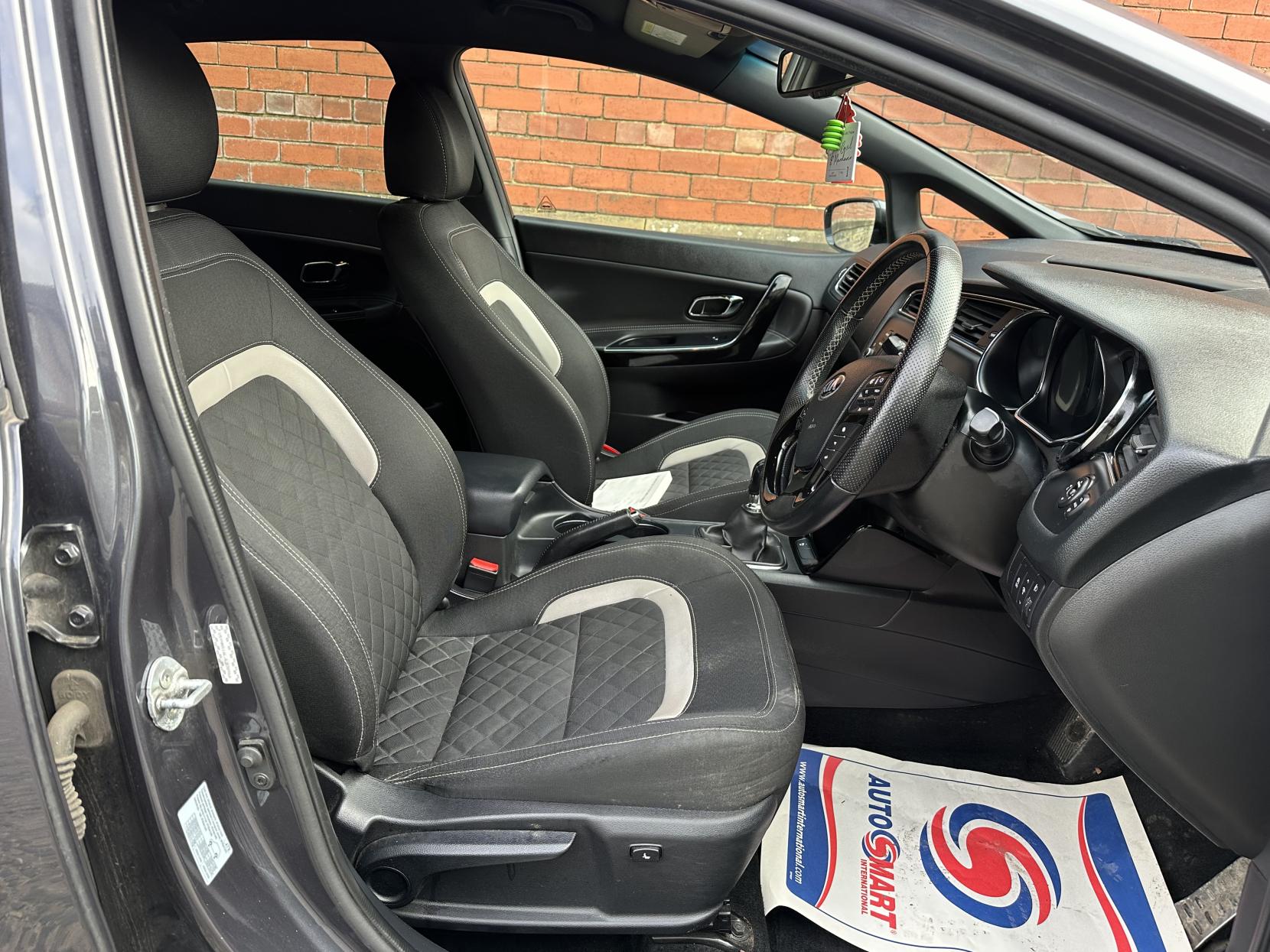 Kia Ceed 1.6 CRDi GT-Line Hatchback 5dr Diesel Manual Euro 6 (s/s) (134 bhp)