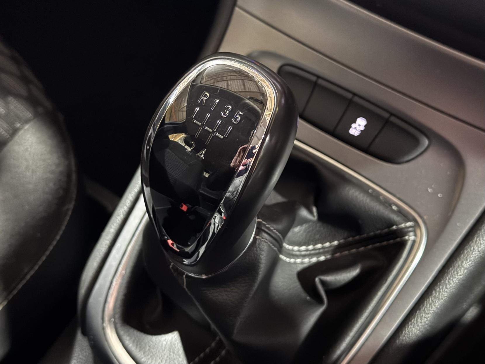 Vauxhall Astra 1.4i Tech Line Hatchback 5dr Petrol Manual Euro 6 (100 ps)