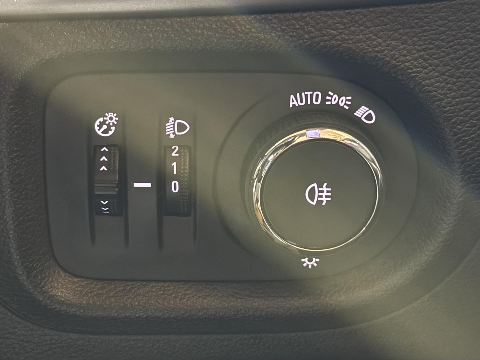 Vauxhall Astra 1.4i Tech Line Hatchback 5dr Petrol Manual Euro 6 (100 ps)