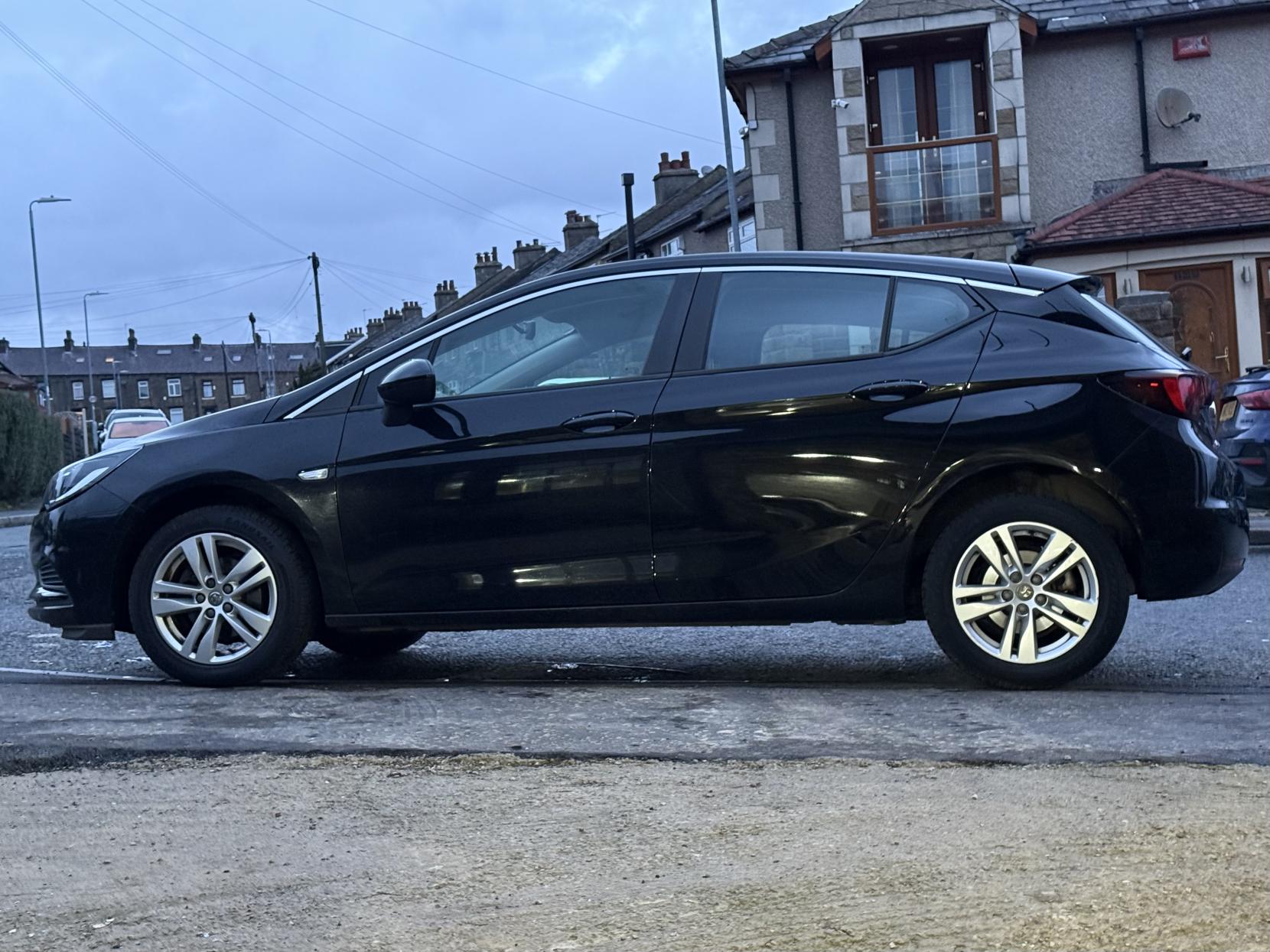 Vauxhall Astra 1.4i Tech Line Hatchback 5dr Petrol Manual Euro 6 (100 ps)