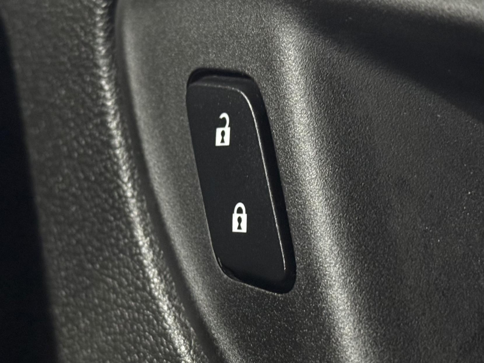 Vauxhall Astra 1.4i Tech Line Hatchback 5dr Petrol Manual Euro 6 (100 ps)