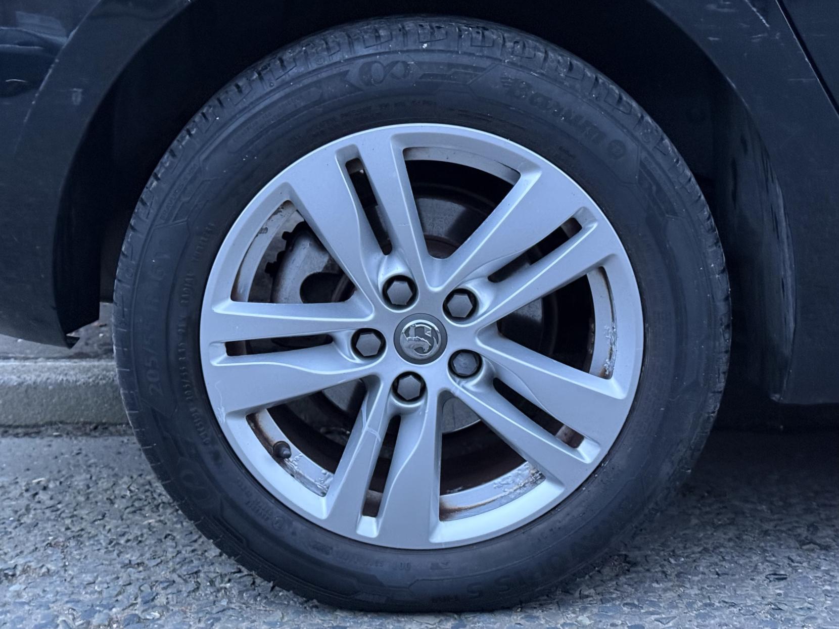 Vauxhall Astra 1.4i Tech Line Hatchback 5dr Petrol Manual Euro 6 (100 ps)