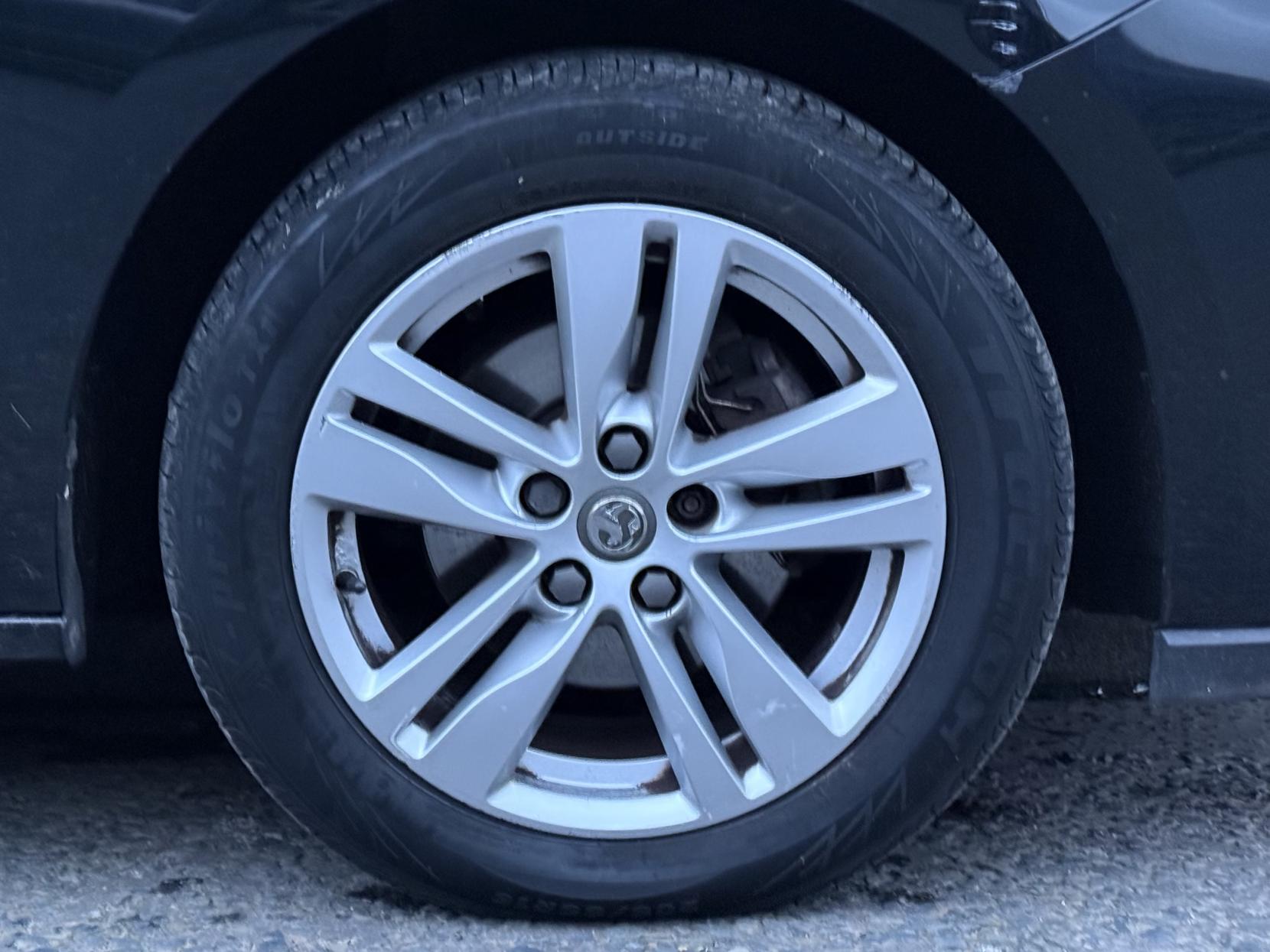 Vauxhall Astra 1.4i Tech Line Hatchback 5dr Petrol Manual Euro 6 (100 ps)