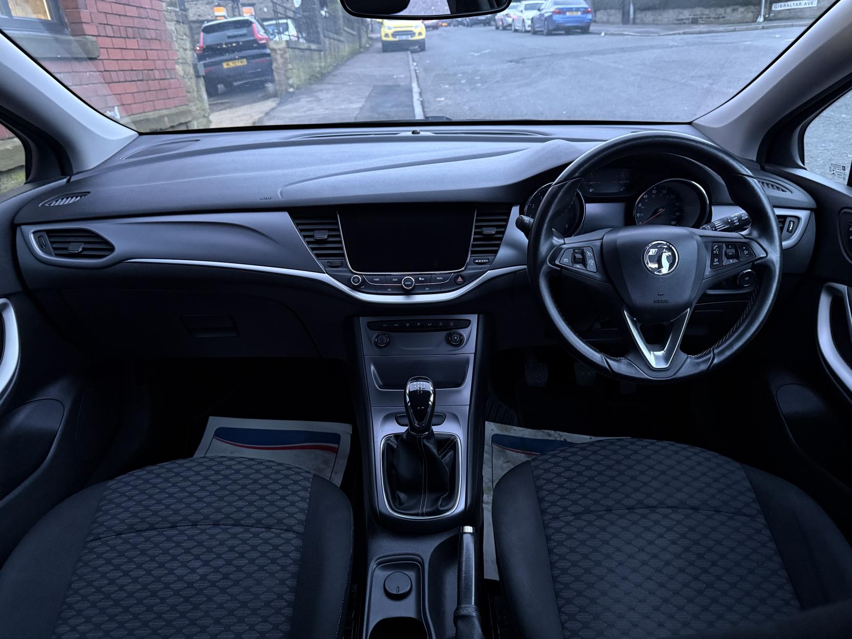 Vauxhall Astra 1.4i Tech Line Hatchback 5dr Petrol Manual Euro 6 (100 ps)