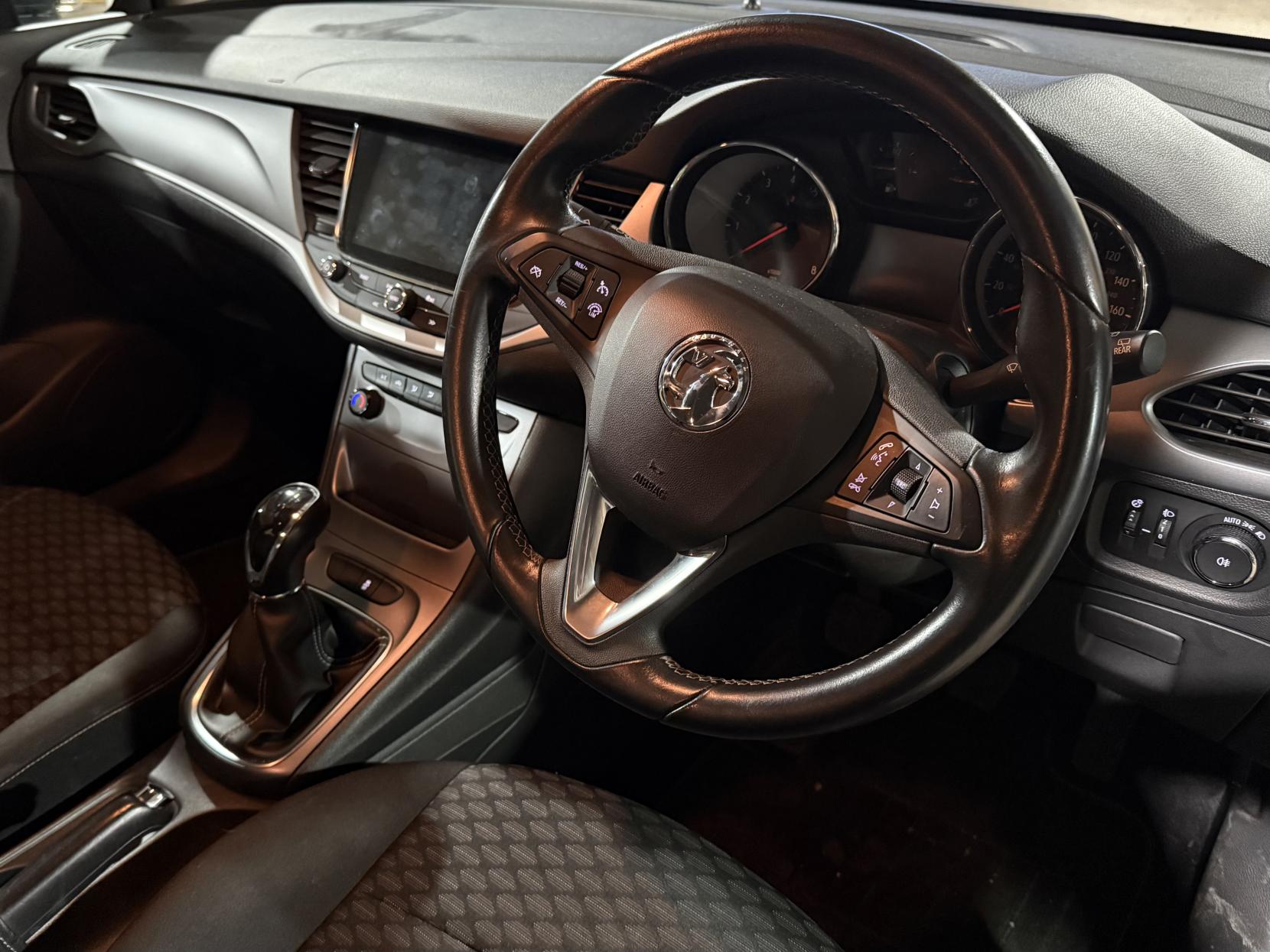 Vauxhall Astra 1.4i Tech Line Hatchback 5dr Petrol Manual Euro 6 (100 ps)