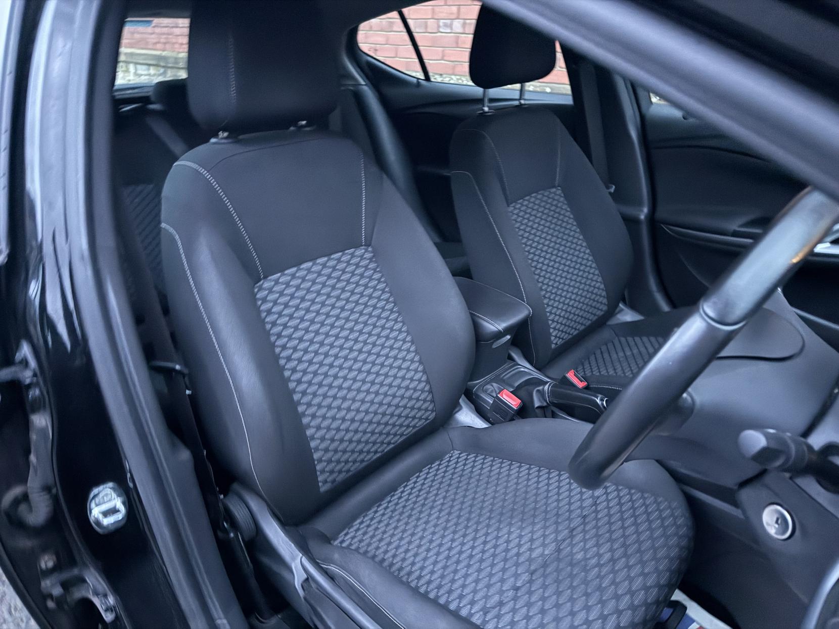 Vauxhall Astra 1.4i Tech Line Hatchback 5dr Petrol Manual Euro 6 (100 ps)