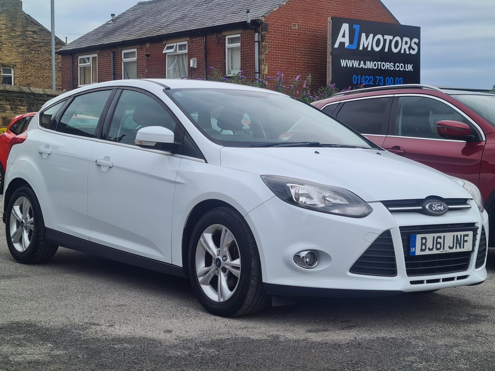 Ford Focus 1.6 Zetec Hatchback 5dr Petrol Powershift Euro 5 (125 ps)