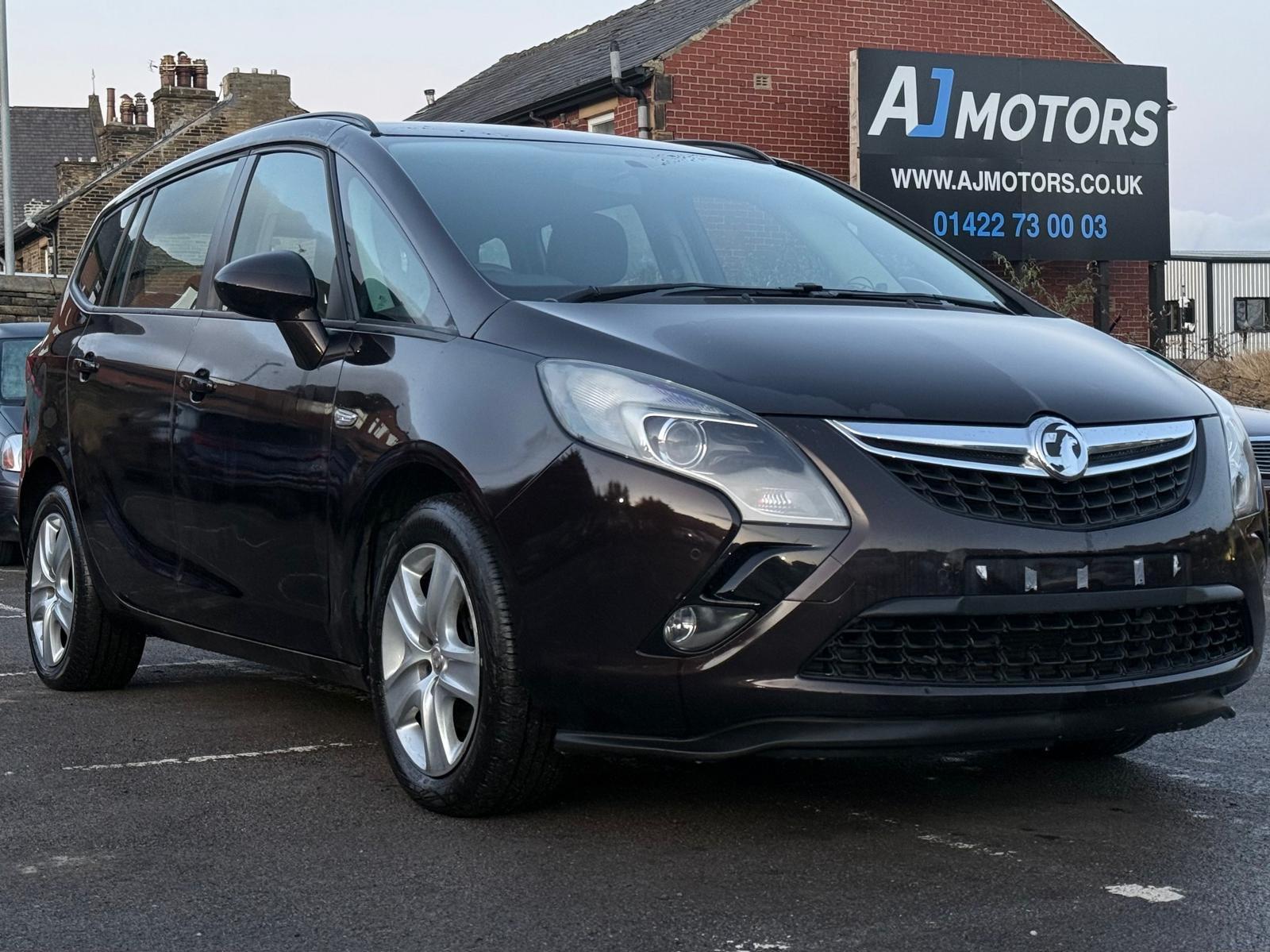 Vauxhall Zafira Tourer 2.0 CDTi Exclusiv MPV 5dr Diesel Manual Euro 5 (130 ps)